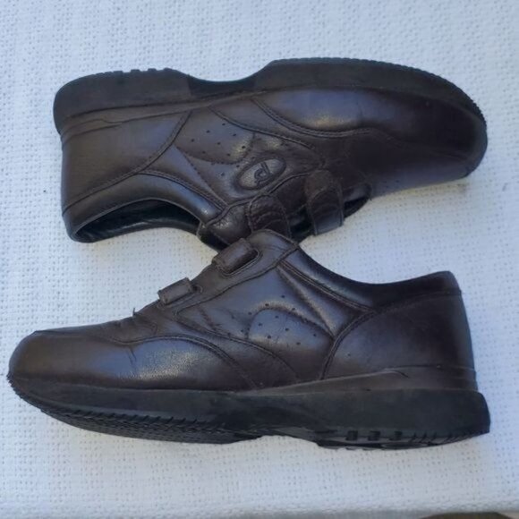Propet Sz. 9.5 Brown Hook Adjustable Closure Walking Shoe - Picture 10 of 13